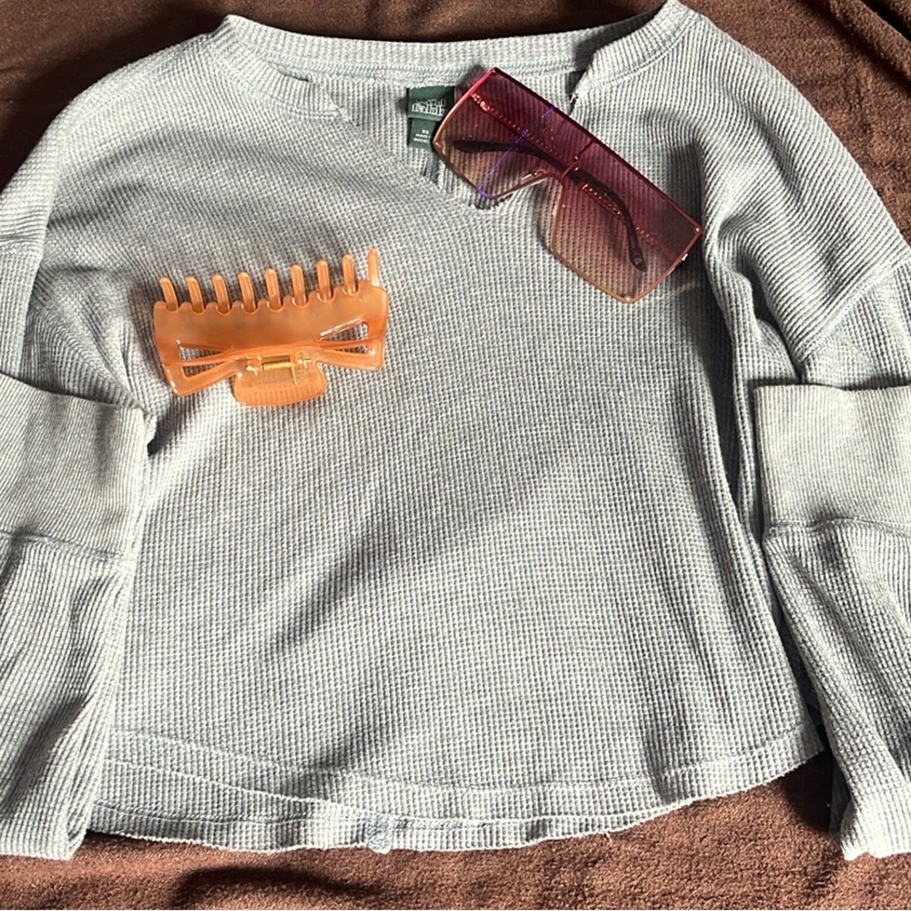 Wide Fable|TARGET| XS Women’s Cropped Gray V-Neck Sweater